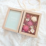 ☆新色☆【送料無料】プリザーブド・ドライフラワーのフォトフレーム〈フランボワーズ〉