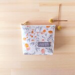 夜用も入るサニタリーポーチ　化粧ポーチにも　/floral