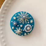 ビーズ刺繍くるみボタン（ヘアゴム/ブローチ）