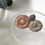 drops flower〜花の刺繍ブローチ