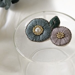 drops flower〜花の刺繍ブローチ
