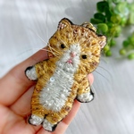 ご予約品⑥おともだち茶トラ白猫チャーム　バッグチャーム　刺繍　ビーズ刺繍　ねこ