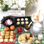 hand madeミニチュア ドールハウス　ストロベリージャム🍓&オレンジのマーマレードのクッキーサンド🍪