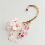 桜と花びらのイヤーフック