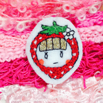 【手刺繍ブローチ】恥ずかしがり屋のいちごちゃん。