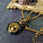 グリーン ゴージャスボタンのペンダントネックレス 