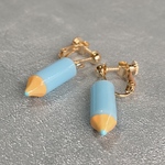 みずいろミニ色鉛筆の イヤリング    　ピアス変更OK