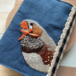 キンカチョウ刺繍のブックカバー