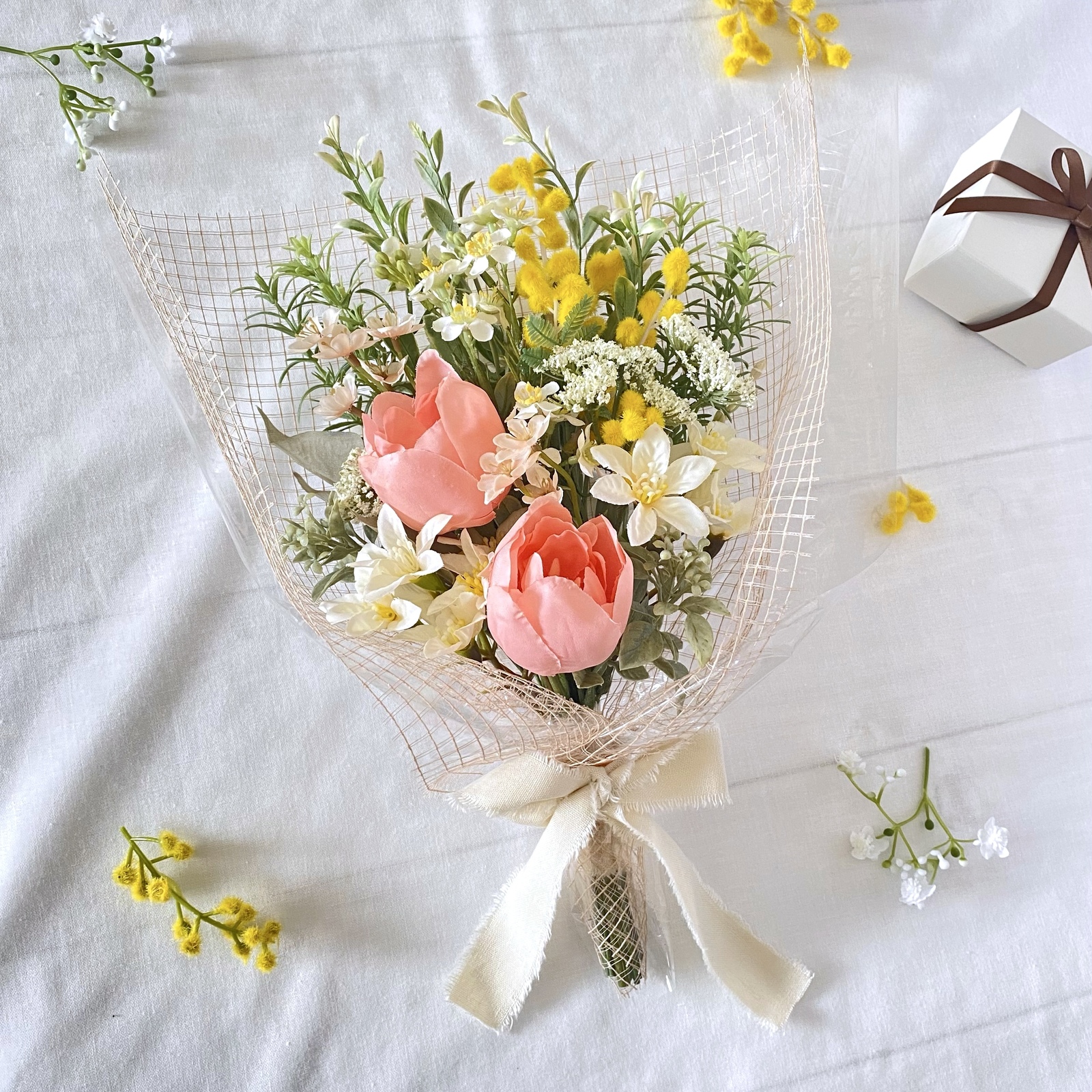 特集掲載】チューリップとミモザの花束 スワッグ♡ ミモザ 花束 ブーケ 