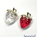   【クリア  2個】おおきないちごチャーム ふんわりオーロラ  アクリル＆ccbキャップ  可愛いです❣️