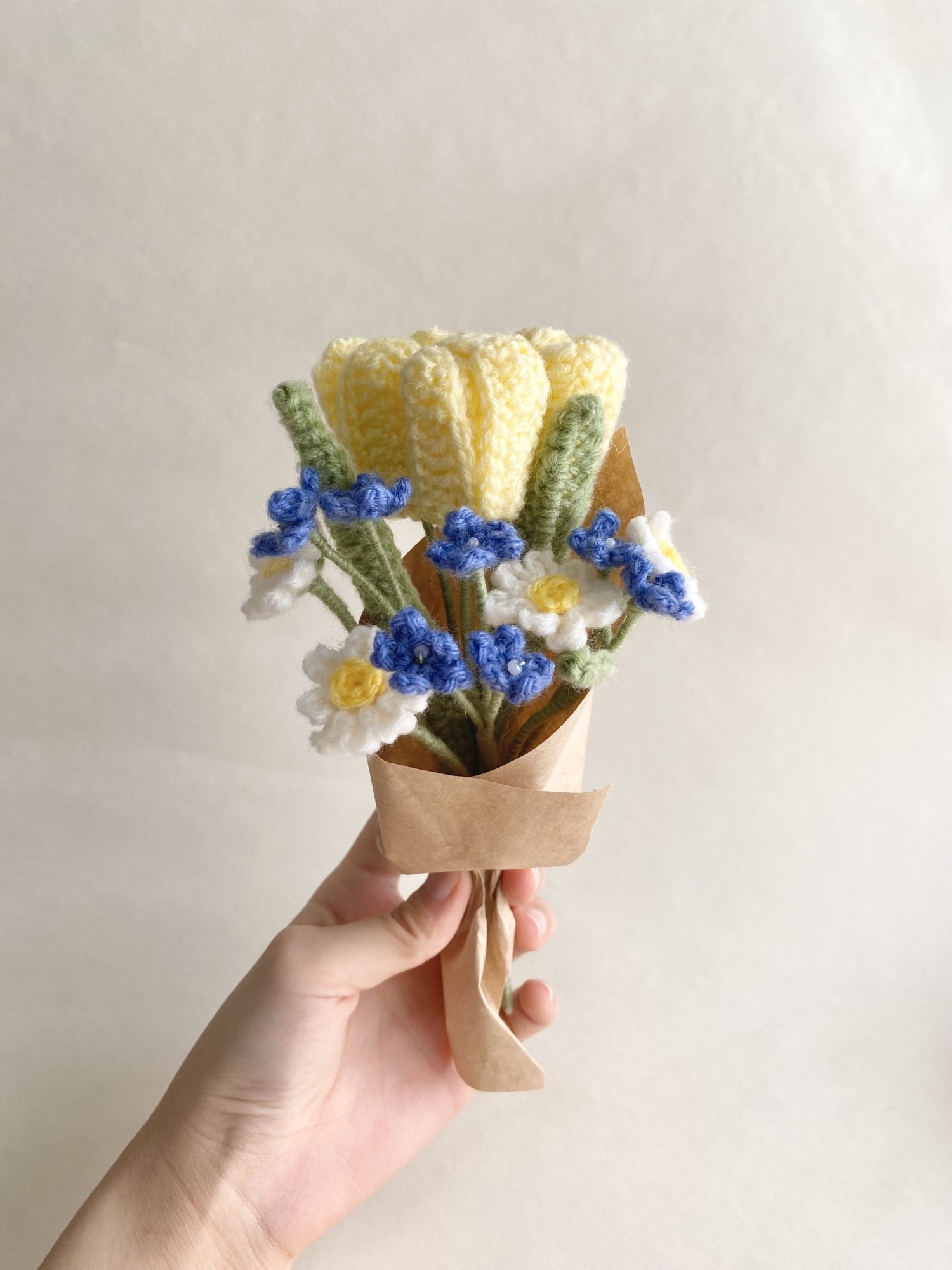 勿忘草とチューリップの毛糸編みブーケ - 小さな毛糸のお花屋さん 弱火