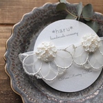 フラワーレースとビーズ刺繍のスパンコール【ﾎﾜｲﾄ】のお花ブーケピアス/イヤリング