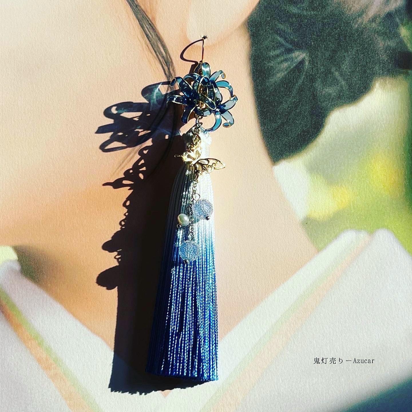 蒼金魚と鬼灯と青の彼岸花の和風ピアス イヤリング蝶々と淡水