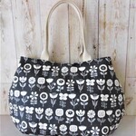 ラストSALE!＊送料無料＊モノトーン＊ラインフラワーの横長ふっくらトート