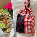 ꫛꫀꪝ✧‧˚◇巾着袋◇お着替え袋◇裏地付き♡バッグの中の整理 入園 入学準備 中高生の部活の練習着入れにも♡ 黒赤白💗さくらんぼ🍒ギンガムチェック□□リボン✨🎀✨