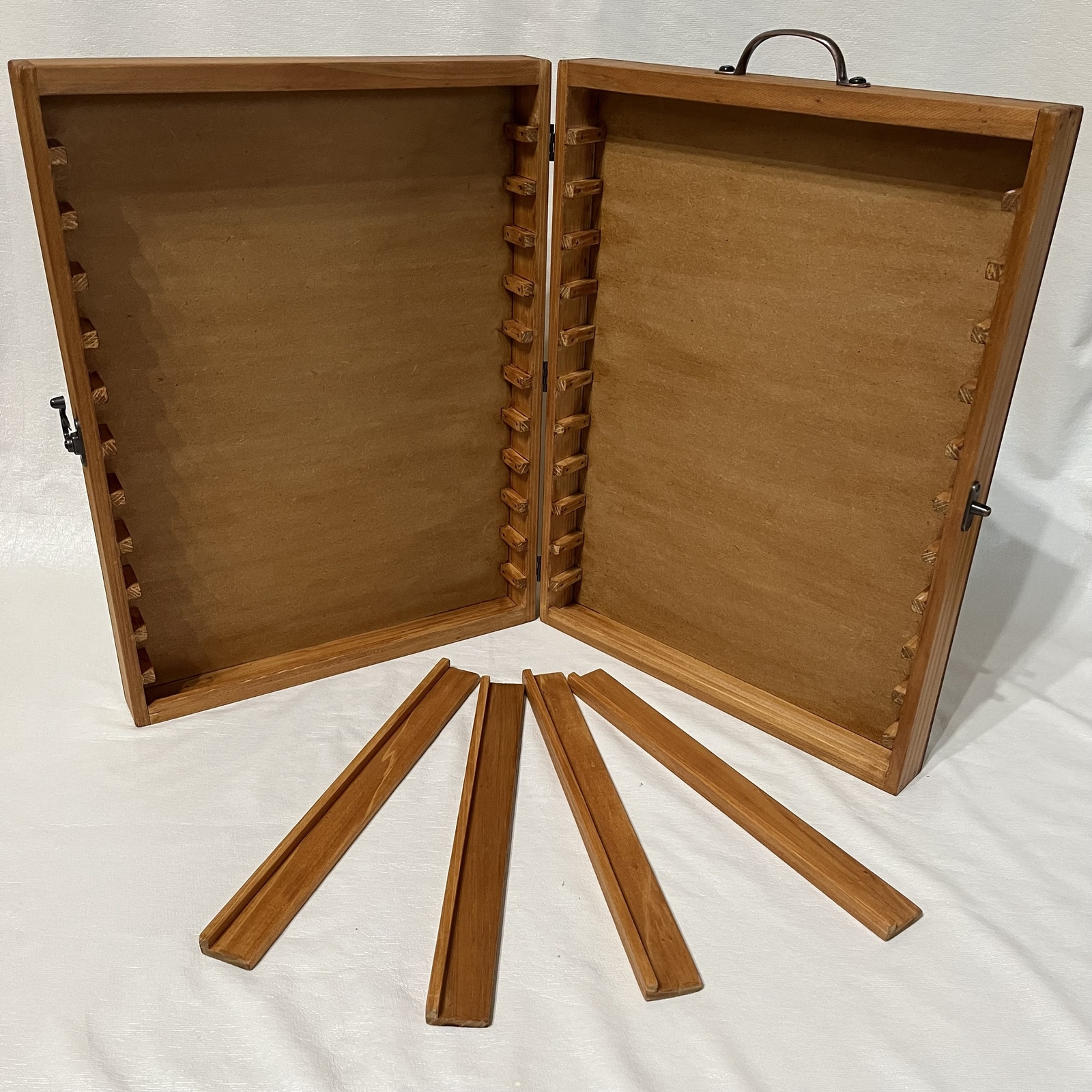 文さま専用。最終処分。※よくお読みください。大型アクセサリー什器② 棚の高さを変えられるブック型什器Mサイズ／ディスプレイ（40×30