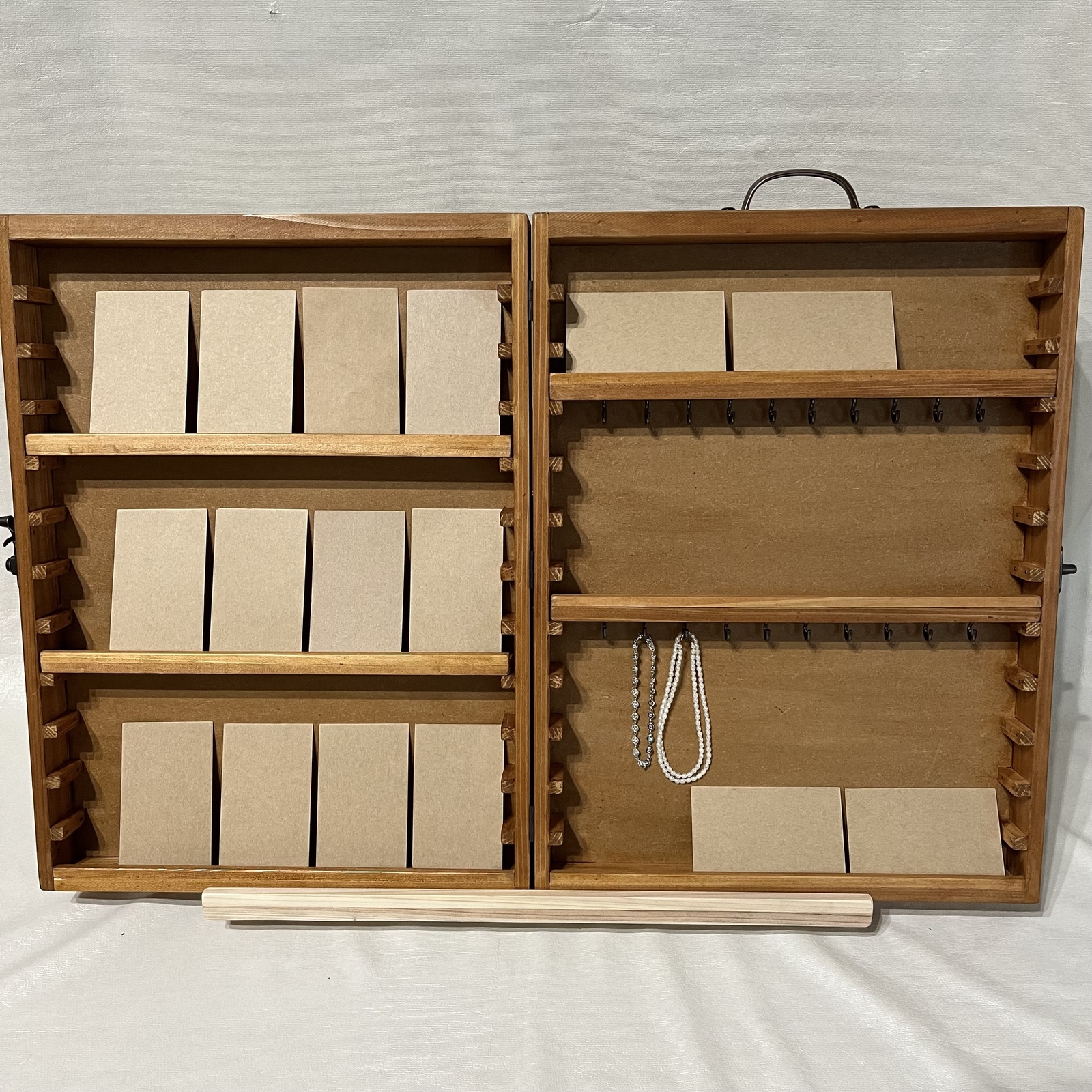 棚の高さを変えられるブック型什器Mサイズ／ディスプレイ（40×30