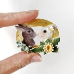 《ブローチ》しろい うさぎ と くろい うさぎ たんぽぽ ・ クローバー
