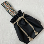 合皮 刺繍リボンワンハンドル巾着