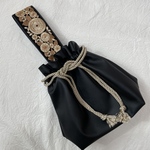 再4)合皮  刺繍リボンワンハンドル巾着