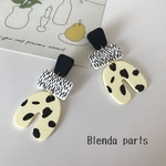 【1ペア】ピアス　しかくいプレート　不規則模様　カウ柄🐄U字型プレートピアス