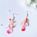 桜 の 花びら の ゆらゆら ピアス/イヤリング