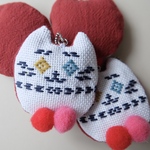トルコ🇹🇷シリア🇸🇾支援こぎん刺しオッドアイネコキーホルダー【チャリティー☺︎刺繍】猫♡刺し子