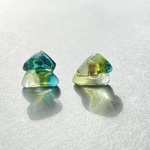 ▲▲グリーンの三角を重ねたガラスピアス▲▲　02