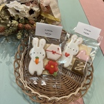 うさぎ季節モチーフのアイシングクッキー