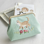 ＊手刺繍歩くネコさんのがま口ポーチ＊