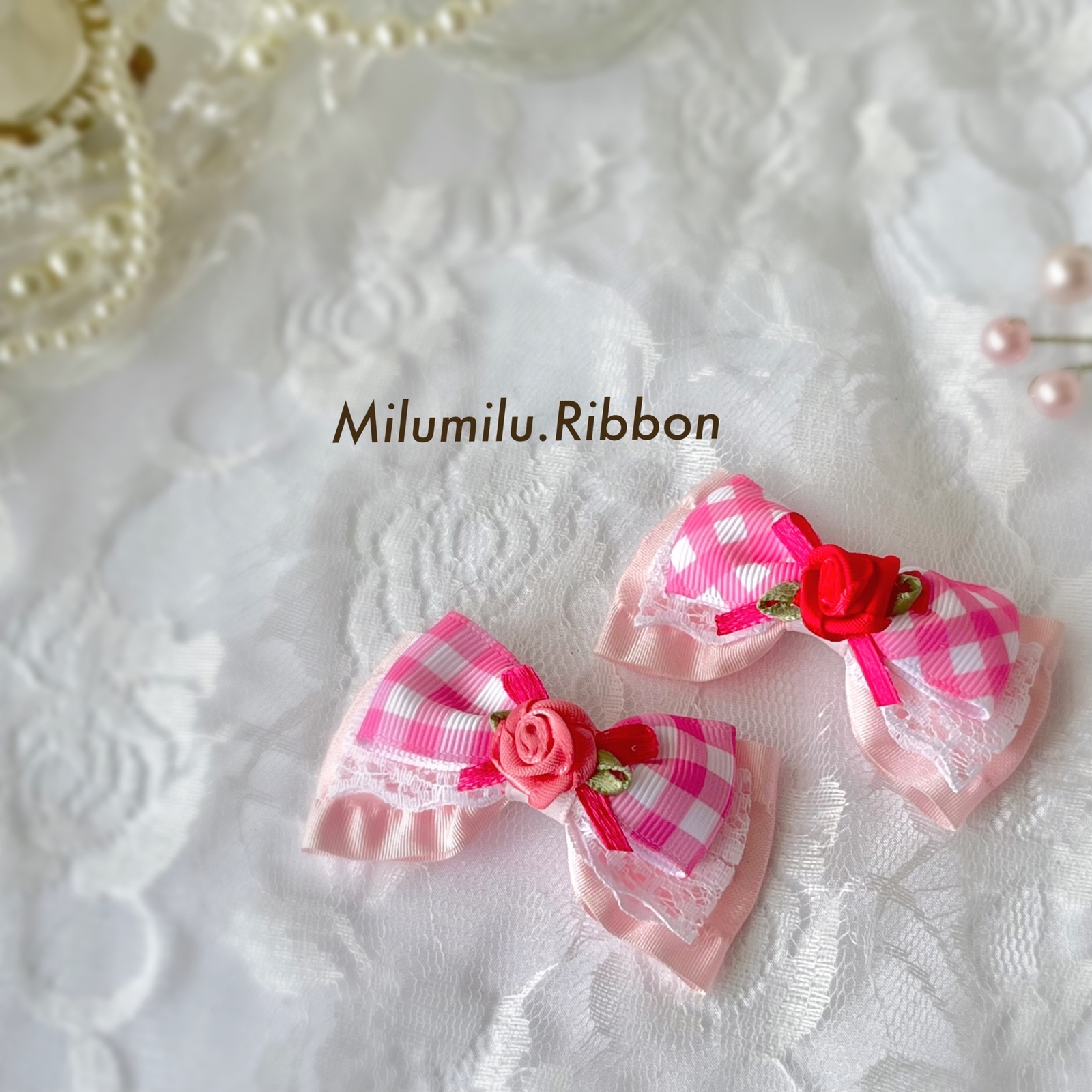 ノゾミ様SALE♡handmade♡♡もふもふわんちゃんバレッタブルー① バレッタ】華やかさの中に可愛さを フリルピンクサテン🎀 薔薇