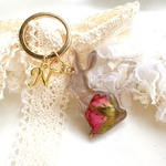 うさぎの薔薇入り　イニシャルキーホルダー