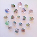 812    ガラスビーズ　小粒　素材　縦7、8mm