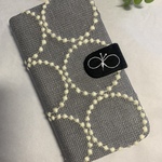ミナペルホネン＊gray × light yellowタンバリン＊iPhone、スマホケース手帳型