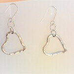 チタンだけで作ったハートのピアス・a