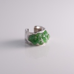  ear cuff ”minamo” Emerald 天然石/原石アクセサリー