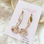 カーブチャームとお花𑁍𓏸𓈒レジンピアス    ピアス   イヤリング
