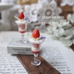  ♡受注製作お受け致します♡   glass sweets いちごとライラックのティラミス【ミニチュアor 片耳 耳飾り】