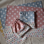 morimori212様専用ページ　うさぎと水玉のランチョンマット（水色とピンクと黄色の3枚組）サイズ変更　縦40cm、横60cmと巾着袋