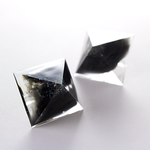 ピラミッドピアス(Castle Black)
