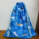 大きめ巾着　お着替え袋にも　海の生き物　サメ柄　鮫