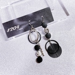 ブラックとシルバーのアシンメトリーピアス/イヤリング 