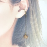 【新作】キラキラチャーム オレンジ イヤーカフ　チェーン付き