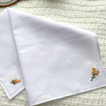 ⭐︎ ミモザのお花　刺繍ハンカチ　白　春の季節　プレゼントにも　フランス刺繍　⭐︎二枚セット⭐︎