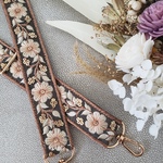 【再販】ショルダーストラップ　インド刺繍リボン　スマホストラップ　カーキ