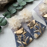 【卒業式や入学式に】White  flower ×blue 刺繍タッセル　セレモニー　タッセル　刺繍リボン