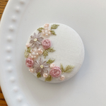ビーズ刺繍くるみボタン（ヘアゴム/ブローチ）
