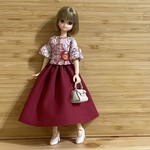 リカちゃんサイズ　ぽわん袖の花柄ブラウスとワインカラーのスカート