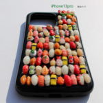 【受注制作】寿司だらけiPhone13pro ハイブリッドケース バージョン
