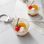 再販♡プリンアラモードのキーホルダー